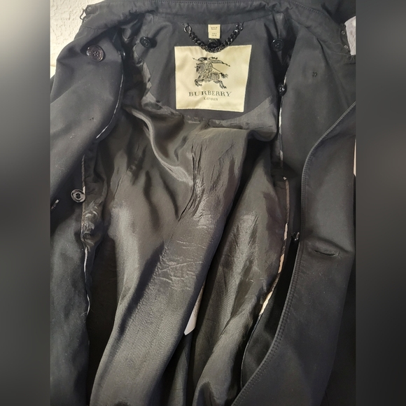 Burberry trench coat with movable vest - Picture 11 of 15